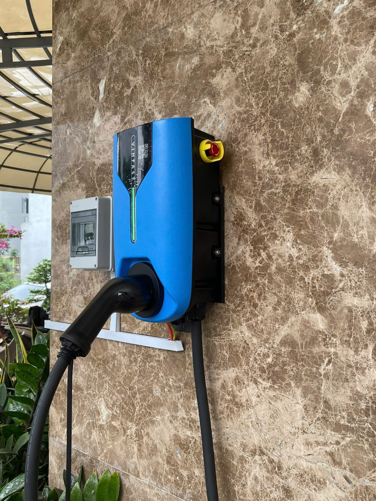 Hình 5. Lắp Đặt Trạm Sạc Nhượng Quyền VinFast V-Green Tại Nhà